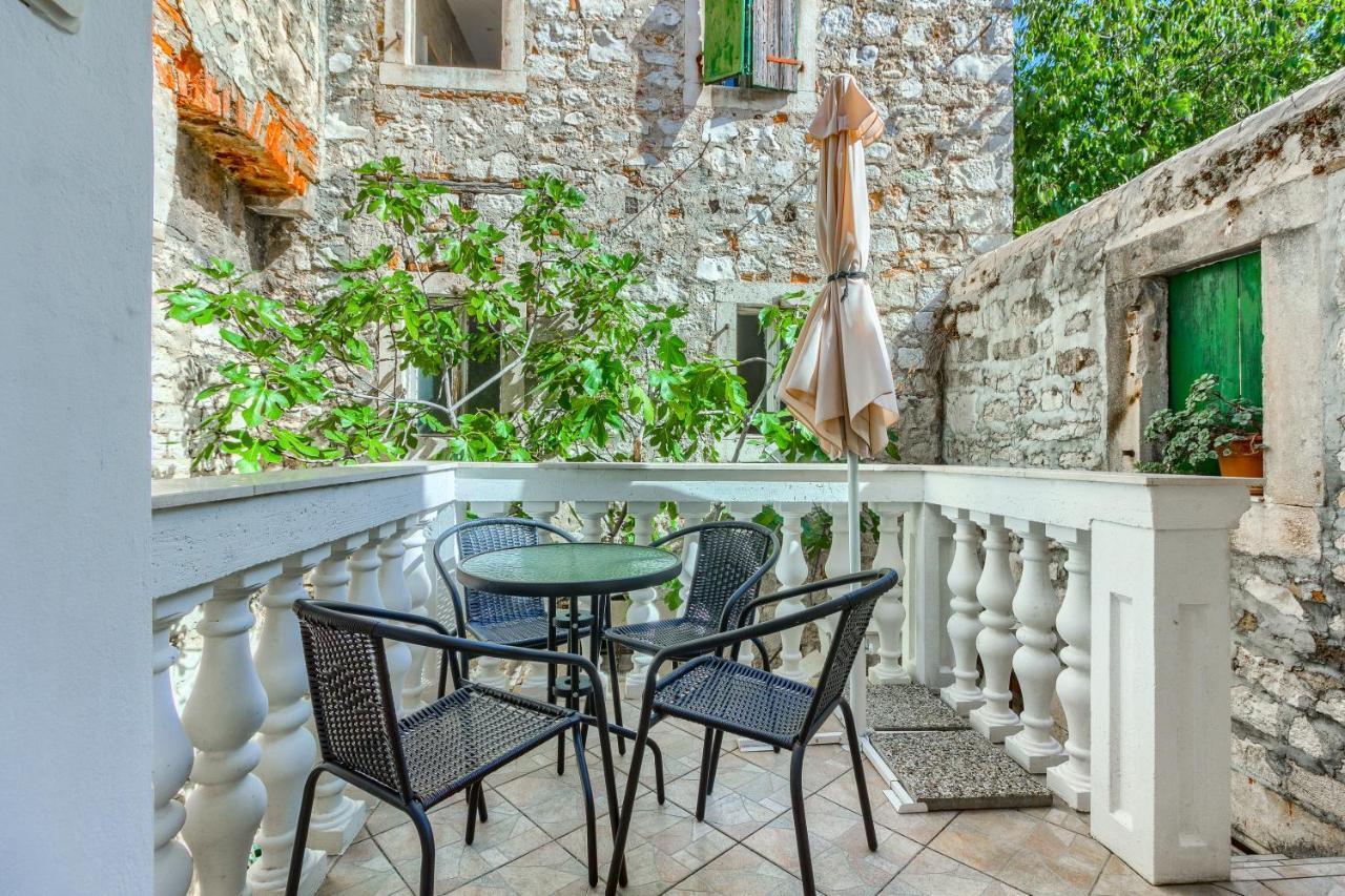 Апартаменты Old Stone House St Lawrence In The Heart Of Sibenik'S Old Town Экстерьер фото