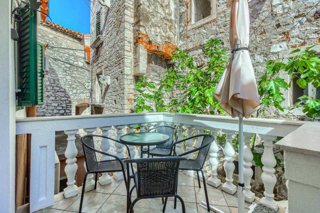 Апартаменты Old Stone House St Lawrence In The Heart Of Sibenik'S Old Town Экстерьер фото
